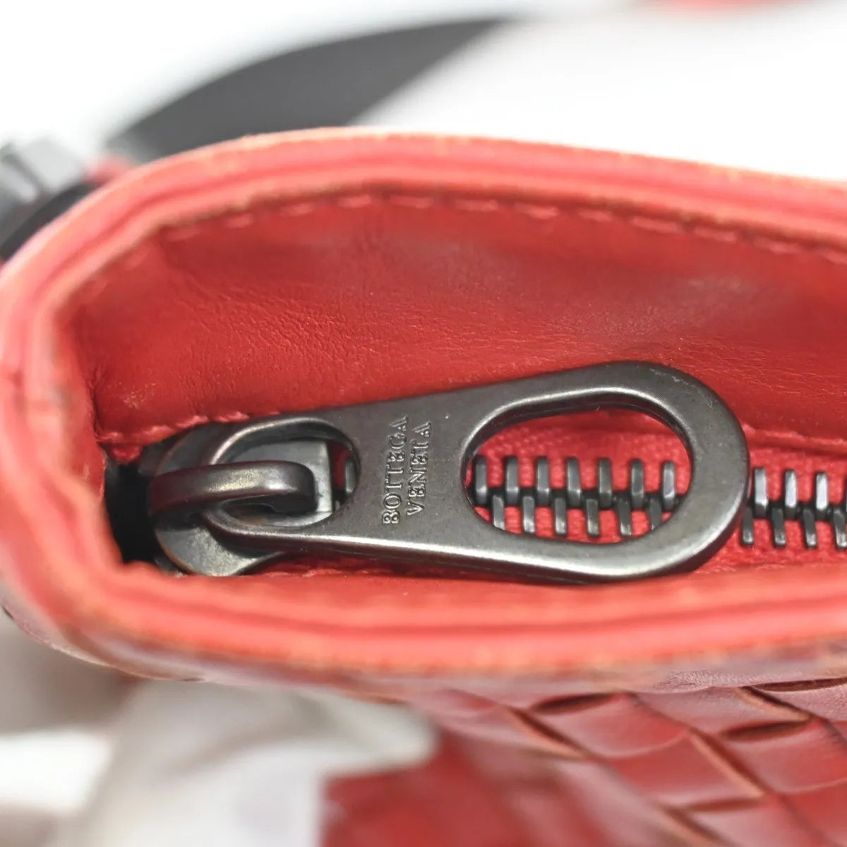 Bottega Veneta Flat Messenger Intrecciato Nappa Red Leather Shoulder Bag Bag (Pre-Owned)