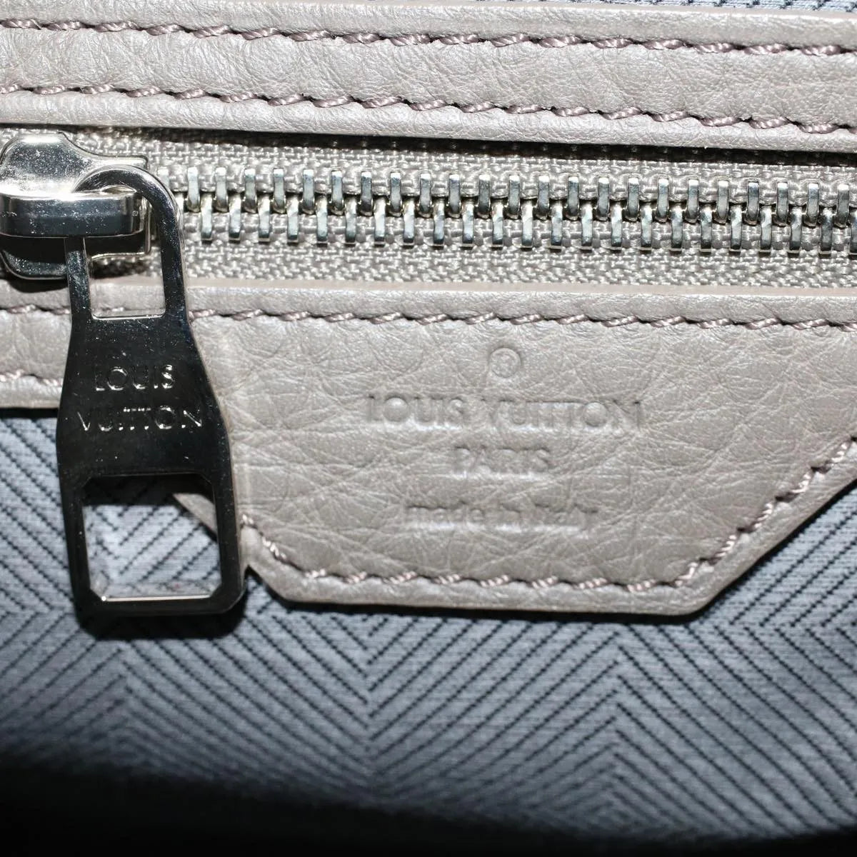 Louis Vuitton Naxos Leather Gray Leather Shoulder Bag Bag (Pre-Owned)