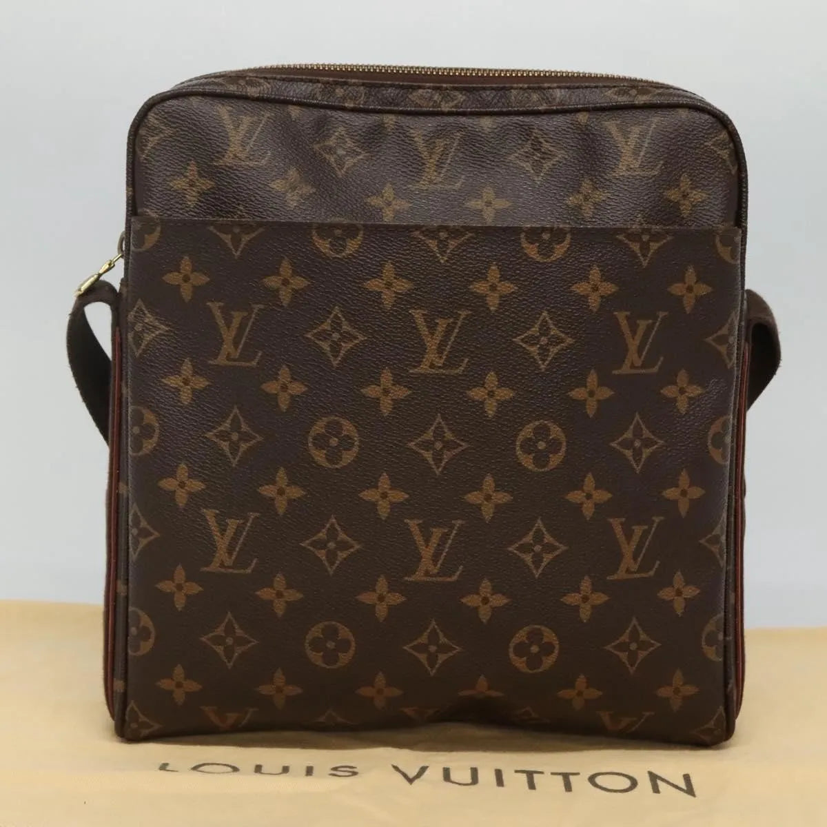 Louis Vuitton Trotteur Beaubourg Monogram Canvas Brown Canvas Shoulder Bag Bag (Pre-Owned)