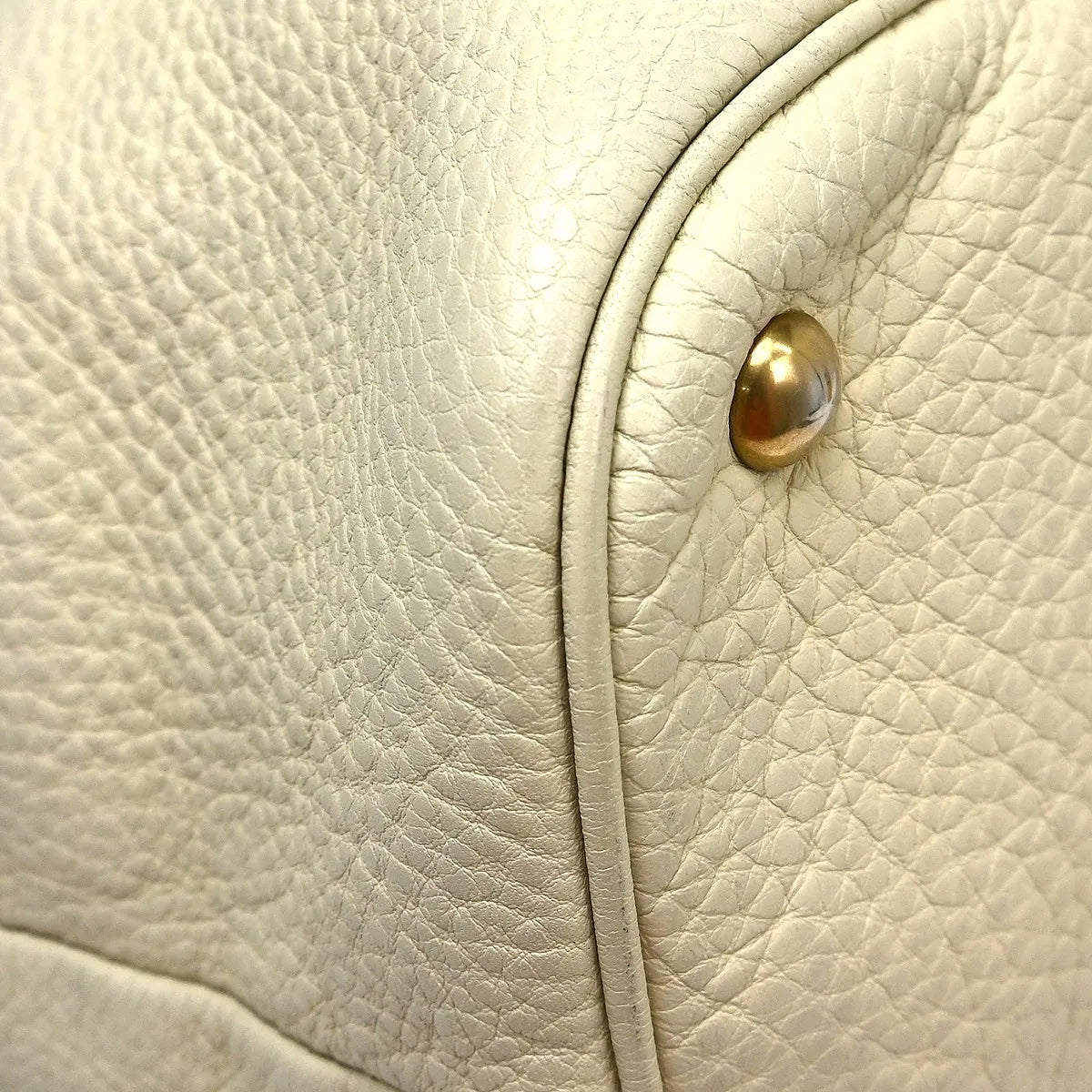 Gucci Gg Shoulder Bag Gg Matelasse Leather Beige Leather Handbag (Pre-Owned)