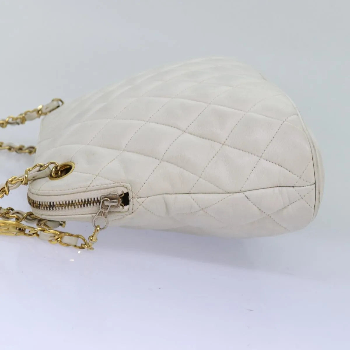 Chanel Vintage Zip Chain Quilted Caviar White Leather Shoulder Bag Bag (Pre-Owned)