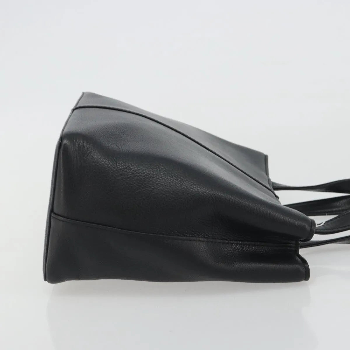 Burberry Vintage Leather Black Leather Handbag (Pre-Owned)