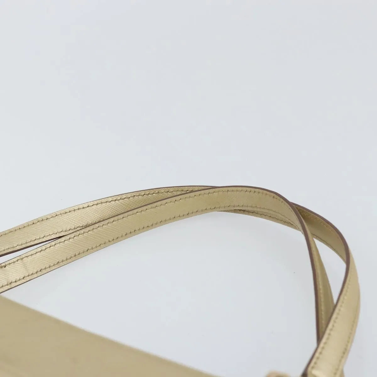 Salvatore Ferragamo Gancini Leather Gold Leather Shoulder Bag Bag (Pre-Owned)