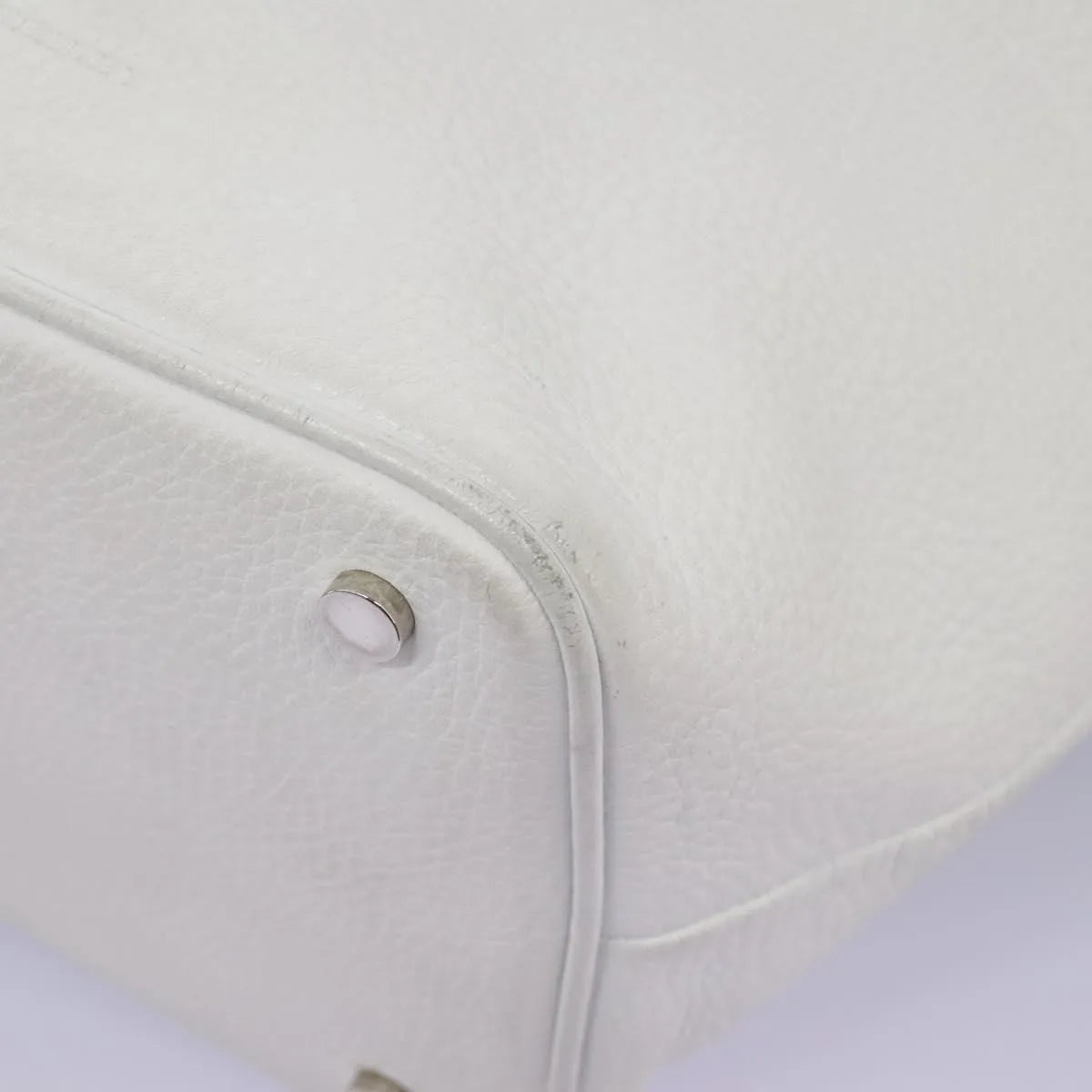 Burberry Vintage Leather White Leather Shoulder Bag Bag (Pre-Owned)