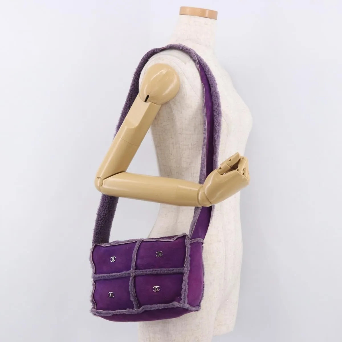 Chanel Cc Logo Shearling And Suede Purple Suede Shoulder Bag Bag (Pre-Owned)