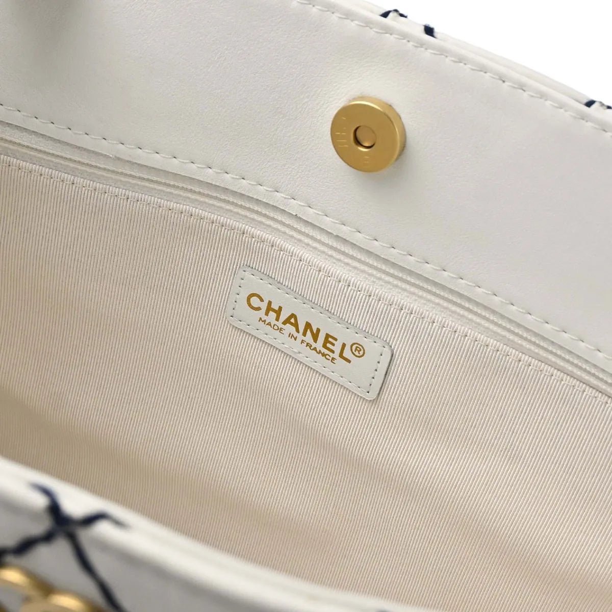 Chanel Surpique Chain Tote Quilted Leather White Leather Tote Bag Bag (Pre-Owned)