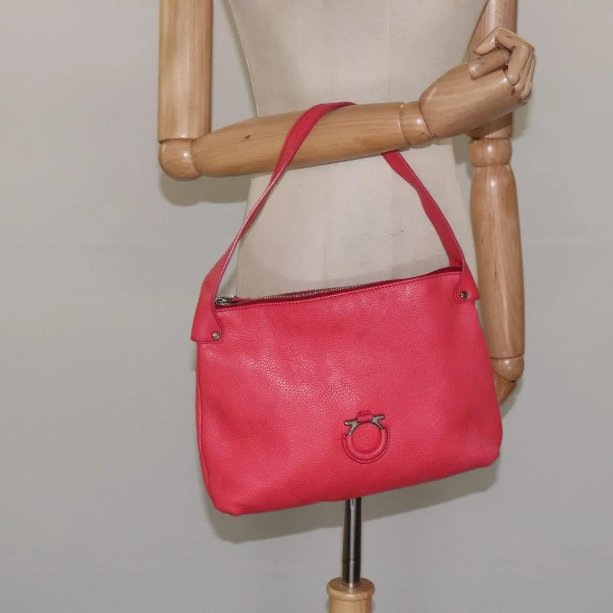 Salvatore Ferragamo Gancini Leather Pink Leather Shoulder Bag Bag (Pre-Owned)
