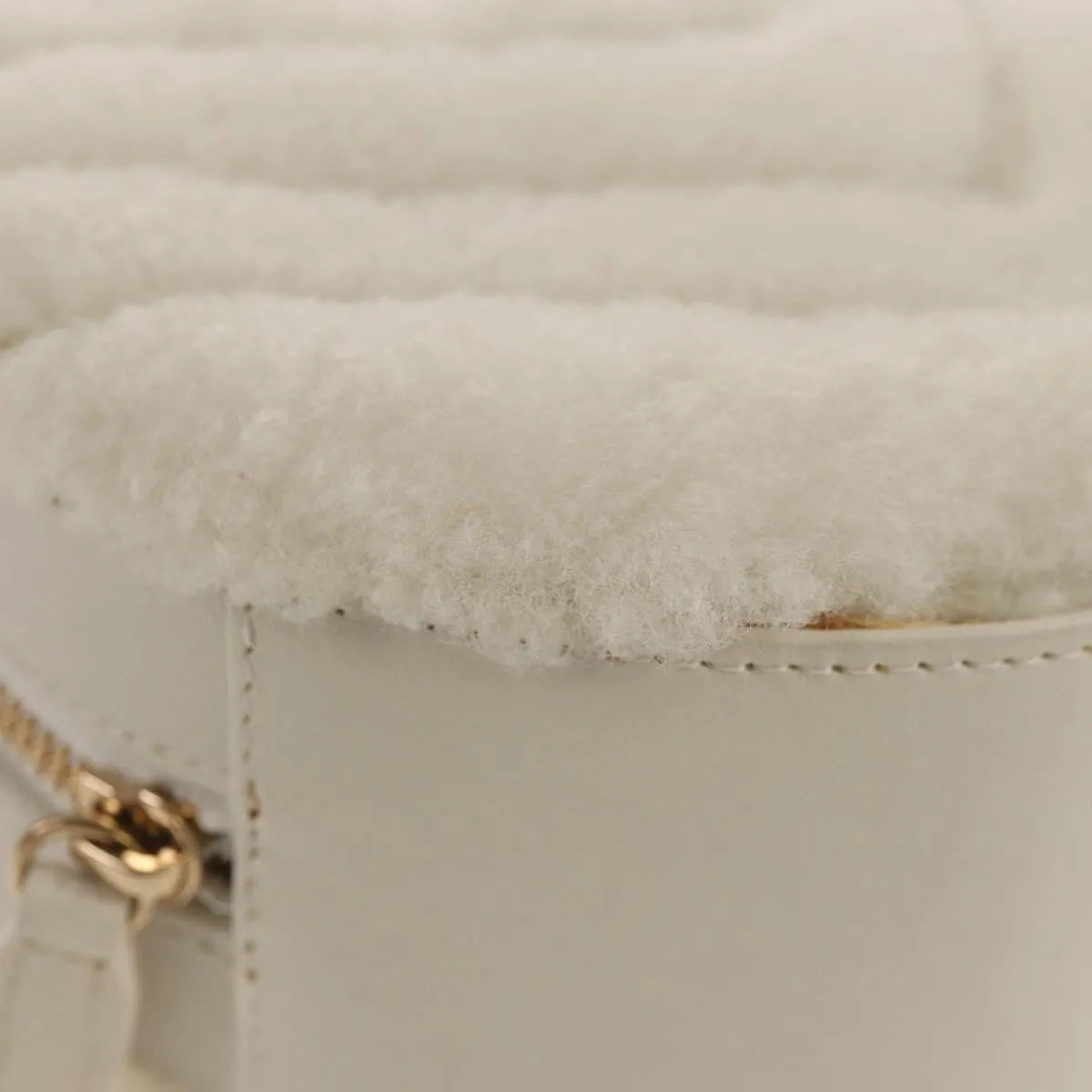 Chanel Round Clutch With Chain Chevron Shearling White Faux_Fur Clutche & Pouche Bag (Pre-Owned)