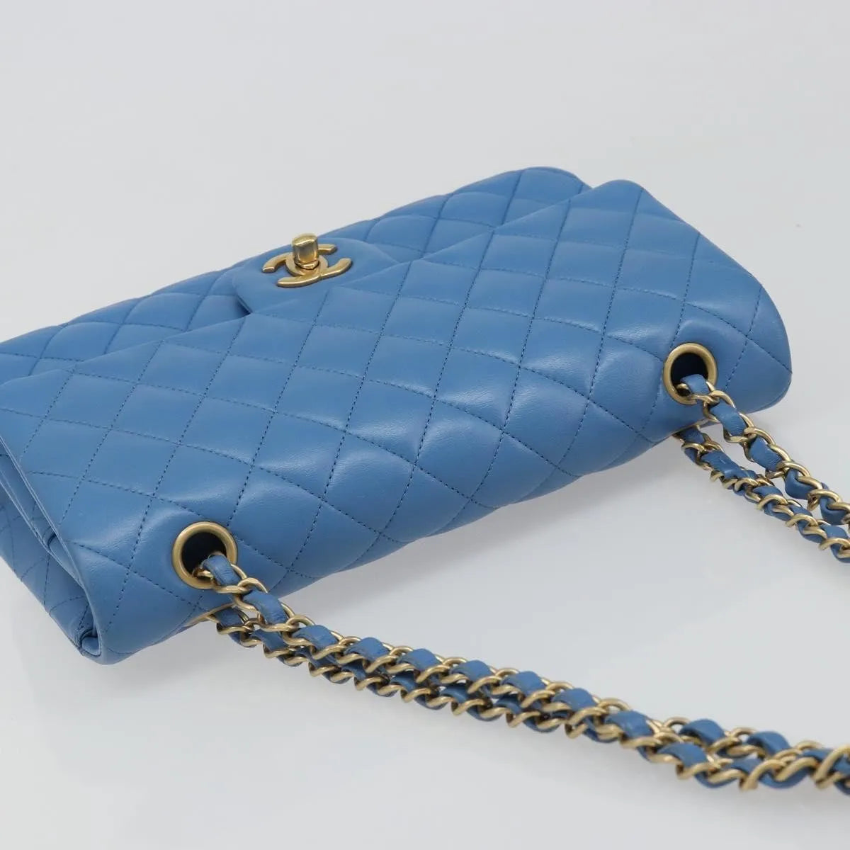 Chanel Matelassé Lambskin Leather Blue Leather Handbag (Pre-Owned)