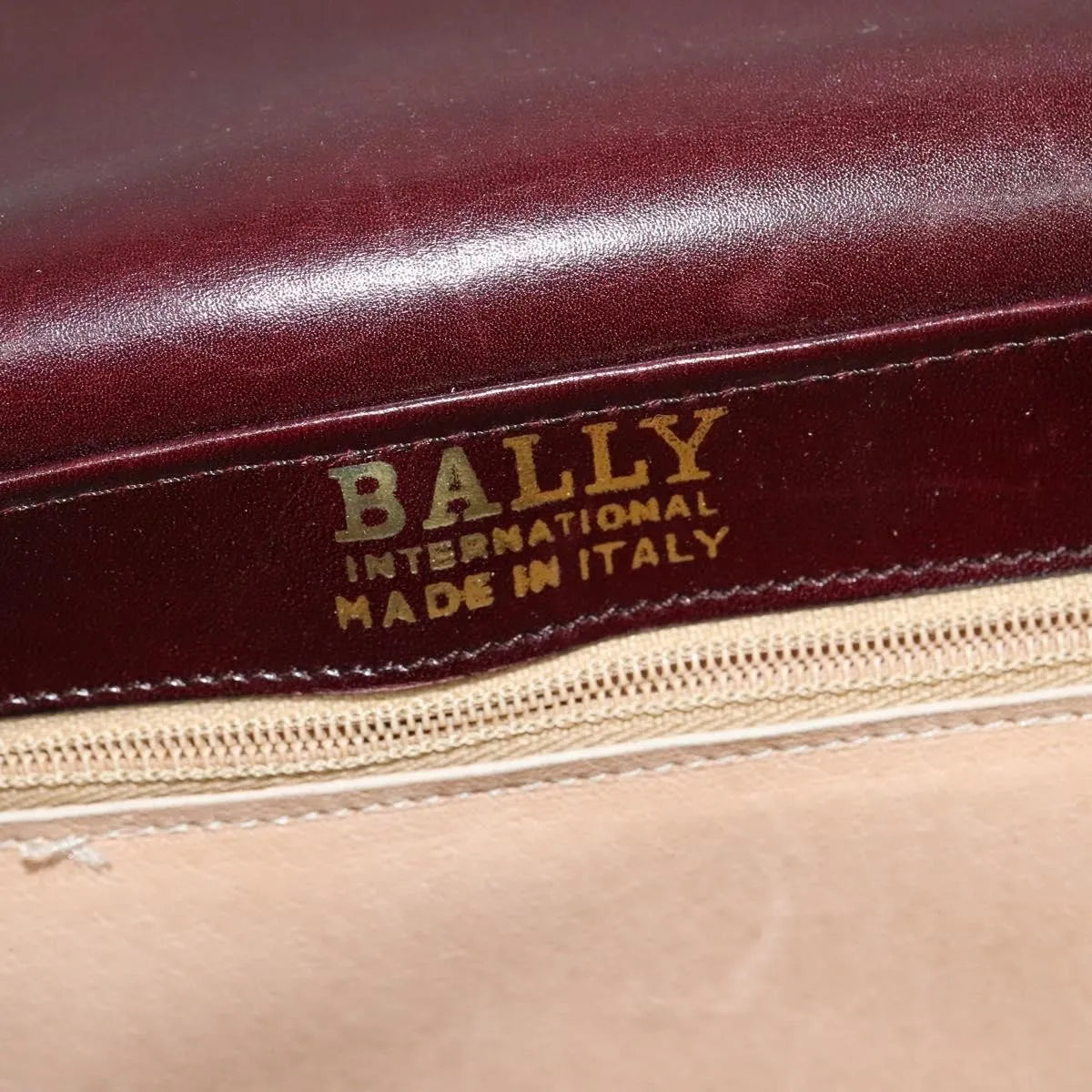Bally Vintage Leather Burgundy Leather Shoulder Bag Bag (Pre-Owned)
