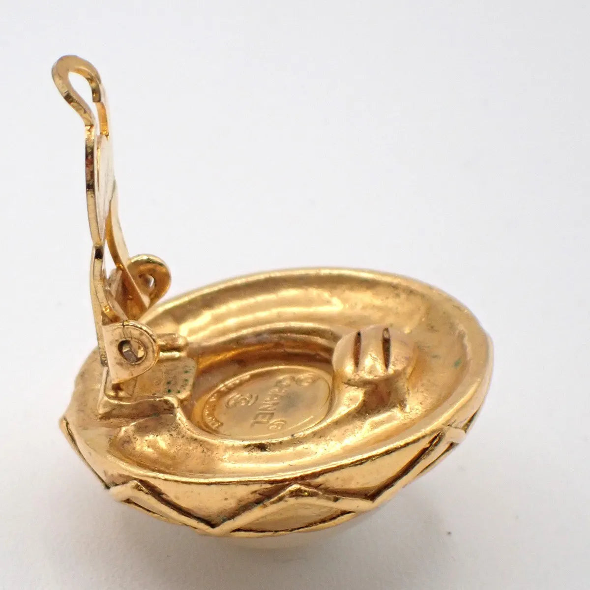 Chanel Vintage Round Clip-On Metal With Faux Pearl Gold Gold_Plated Earrings Jewelry (Pre-Owned)