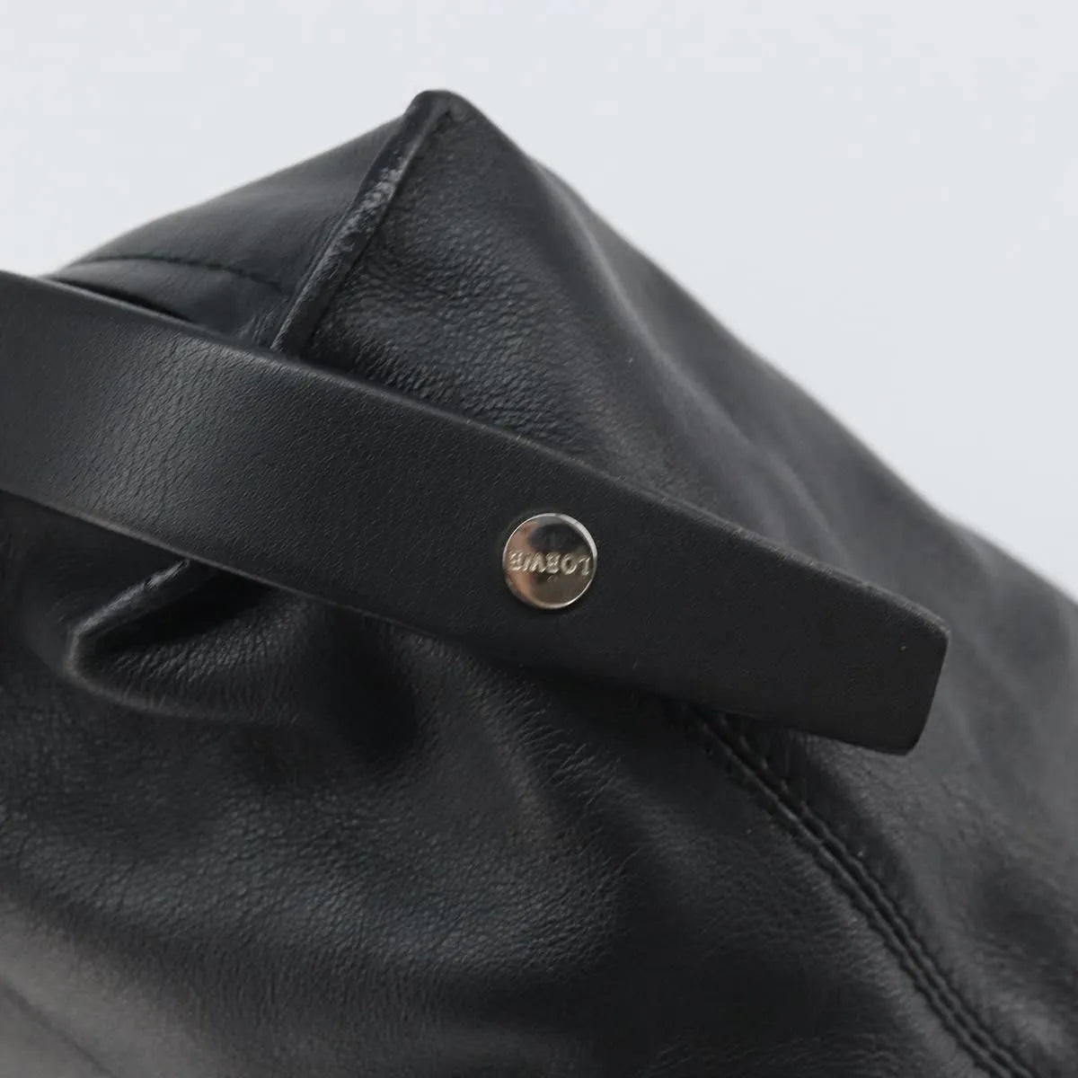Loewe Vintage Leather Black Leather Handbag (Pre-Owned)