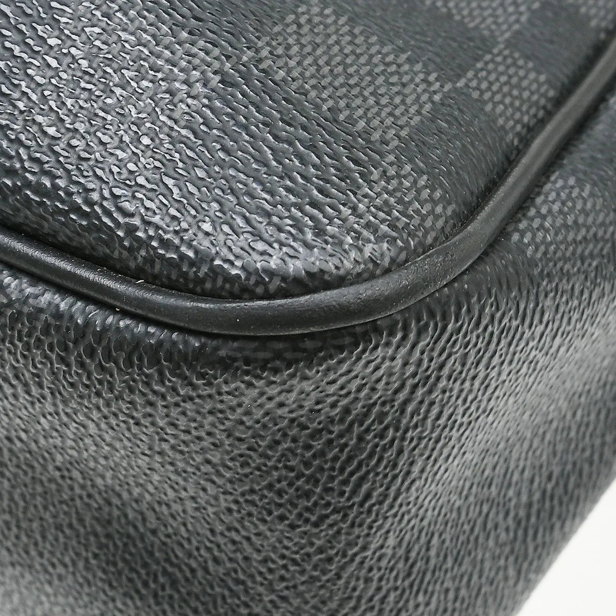 Louis Vuitton Daniel Messenger Damier Graphite Black Canvas Shoulder Bag Bag (Pre-Owned)