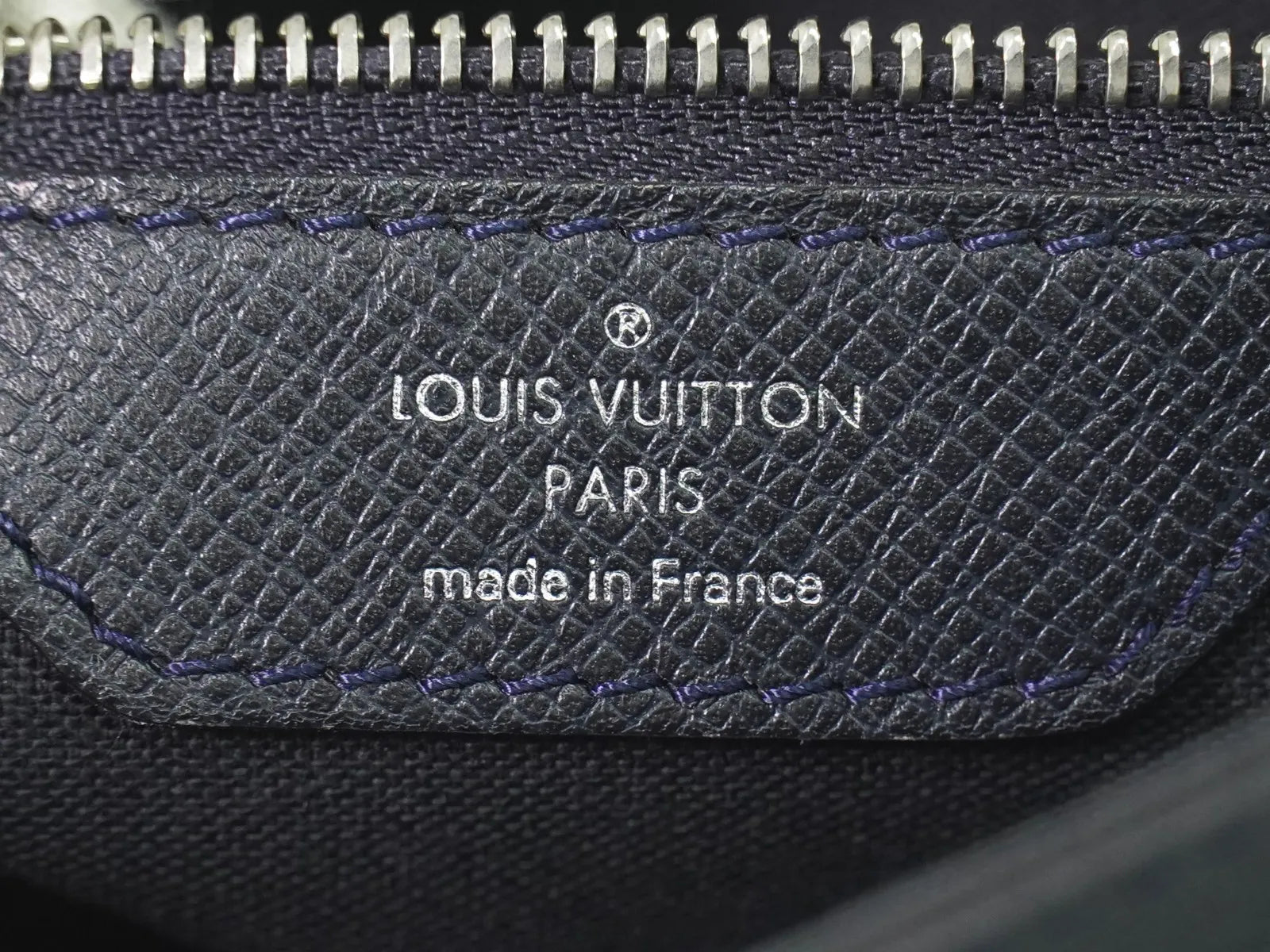 Louis Vuitton Roman Taiga Leather Navy Leather Shoulder Bag Bag (Pre-Owned)