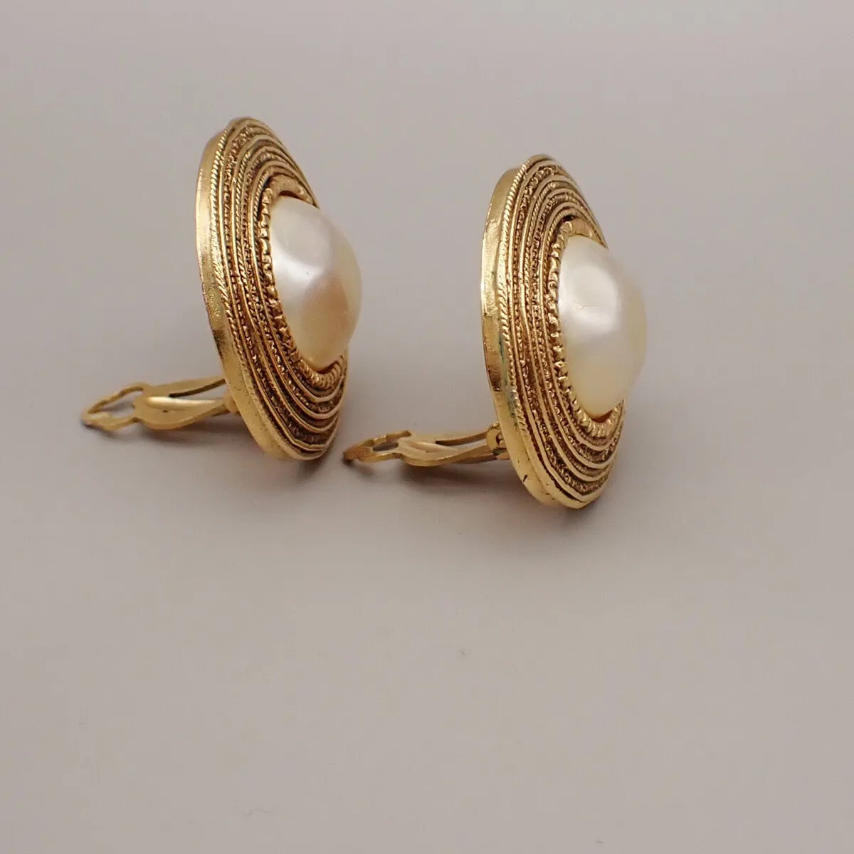 Chanel Vintage Round Clip-On Metal With Faux Pearl Gold Gold_Plated Earrings Jewelry (Pre-Owned)