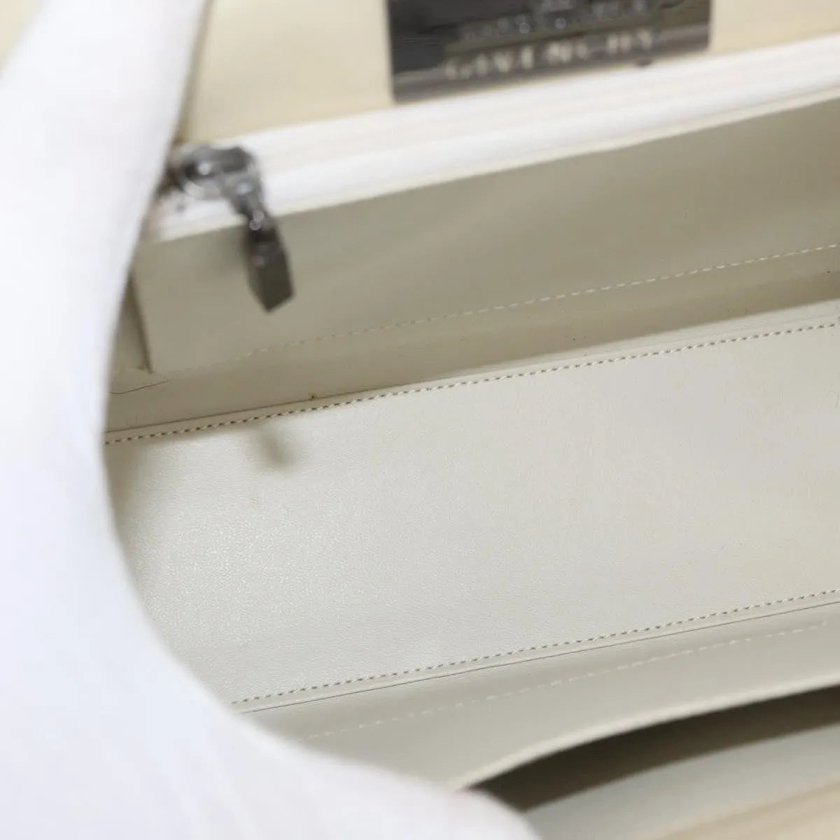 Givenchy Vintage Leather Beige Leather Handbag (Pre-Owned)