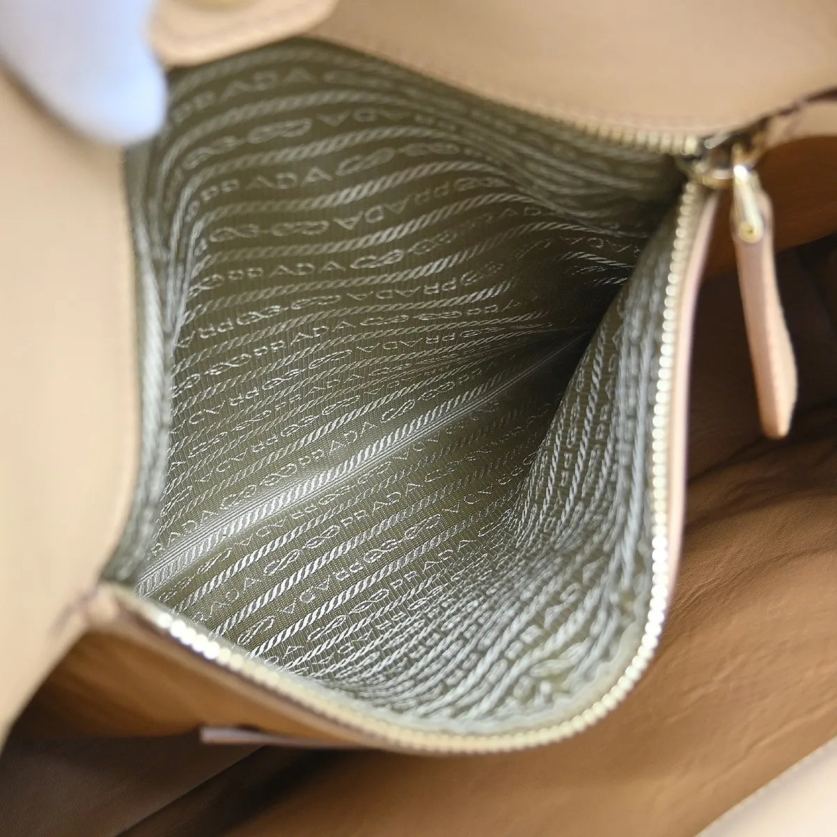 Prada Shopping Tote Cervo Leather Beige Leather Handbag (Pre-Owned)