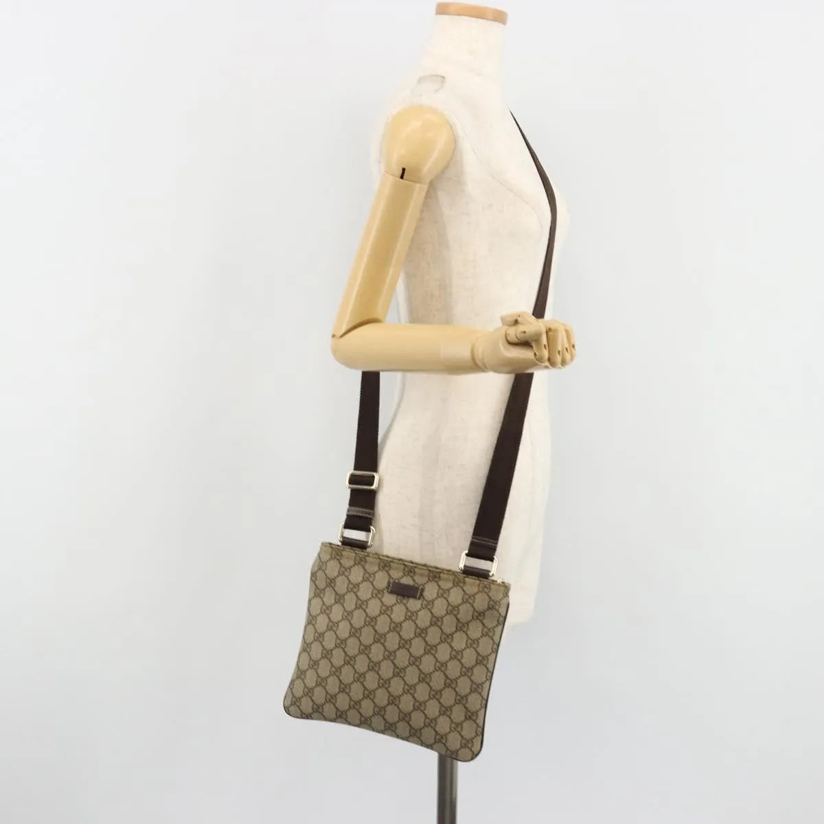 Gucci Zip Top Messenger Gg Canvas With Leather Beige Canvas Shoulder Bag Bag (Pre-Owned)
