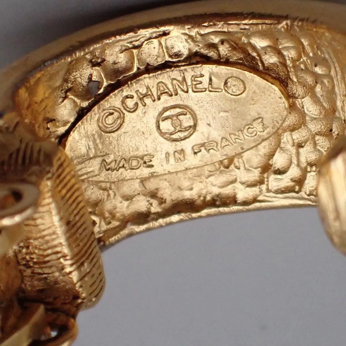 Chanel Vintage Cc Round Drop Clip-On Metal Gold Gold_Plated Earrings Jewelry (Pre-Owned)