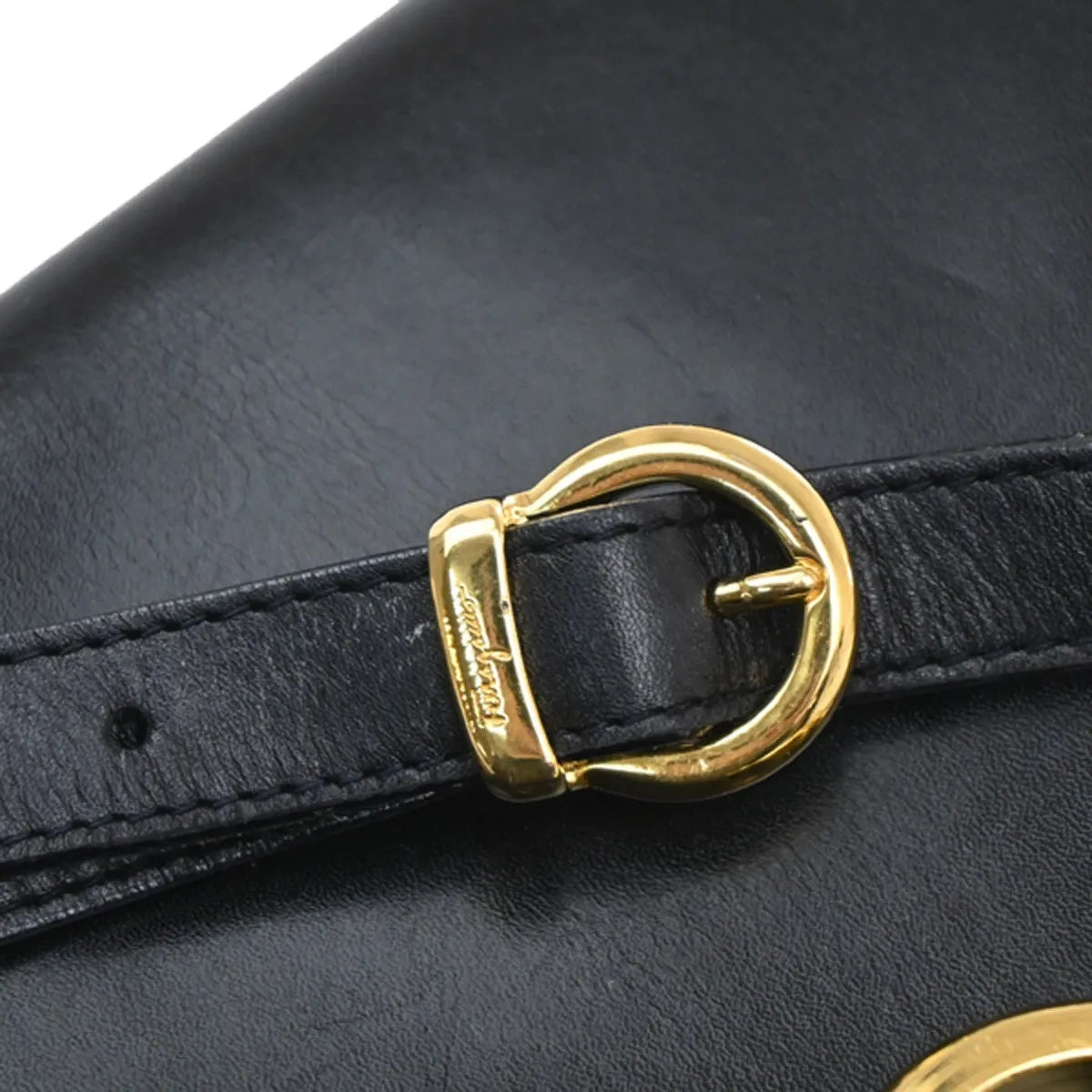 Salvatore Ferragamo Gancini Leather Black Leather Shoulder Bag Bag (Pre-Owned)