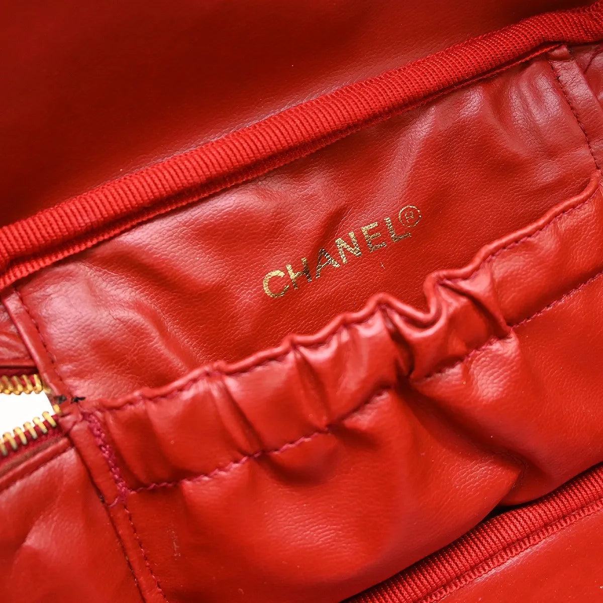 Chanel Vintage Timeless Cosmetic Case Caviar Red Leather Handbag (Pre-Owned)