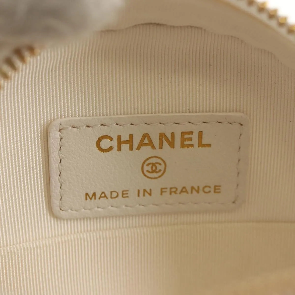 Chanel Round Clutch With Chain Chevron Shearling White Faux_Fur Clutche & Pouche Bag (Pre-Owned)