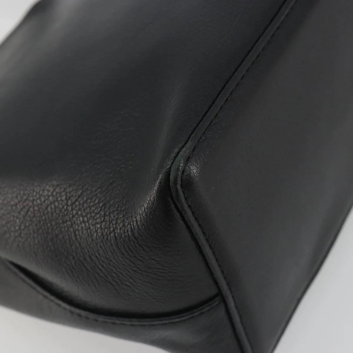 Burberry Vintage Leather Black Leather Handbag (Pre-Owned)