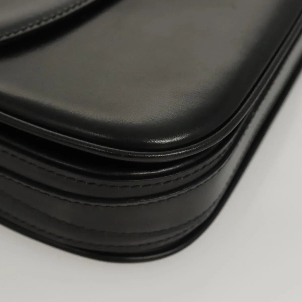 Bally Vintage Leather Black Leather Shoulder Bag Bag (Pre-Owned)
