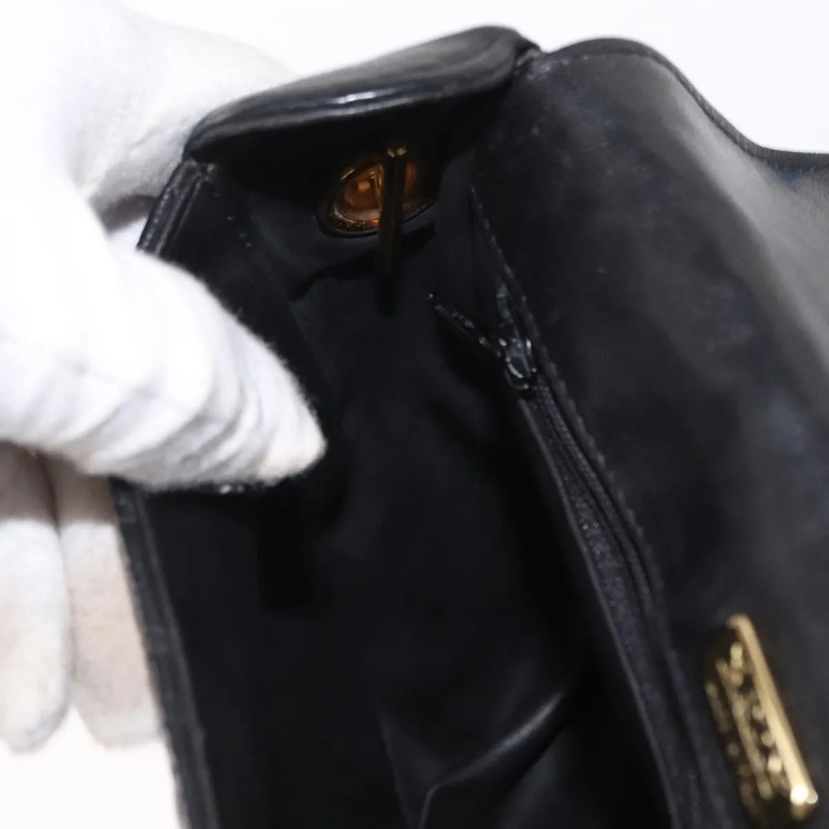 Bally Vintage Leather Black Leather Shoulder Bag Bag (Pre-Owned)