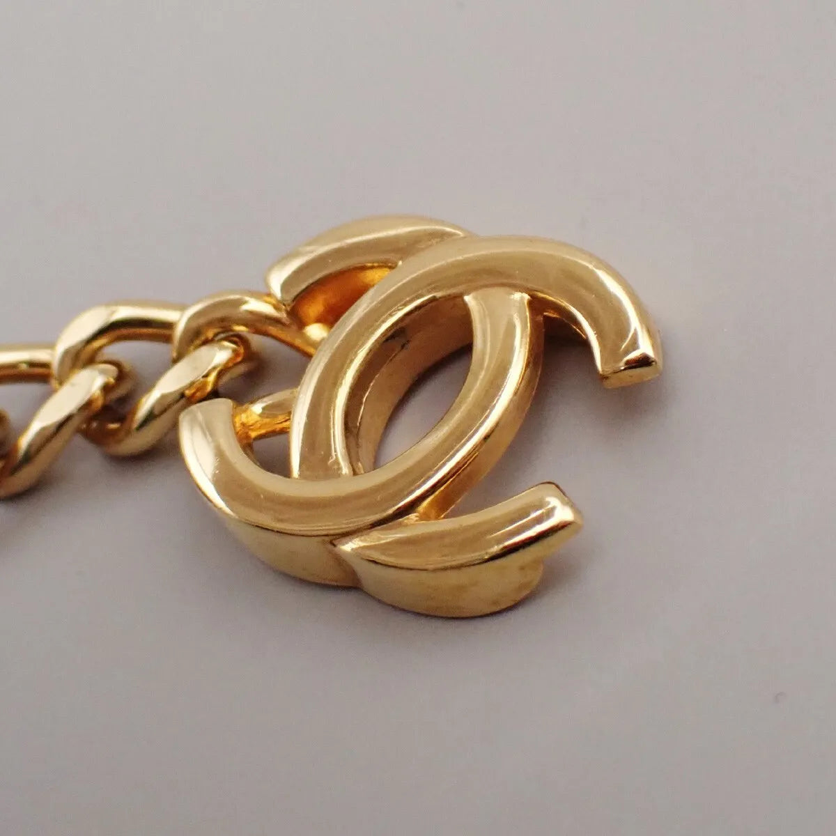 Chanel Vintage Turnlock Reissue Chain Metal Gold Gold_Plated Jewelry (Pre-Owned)