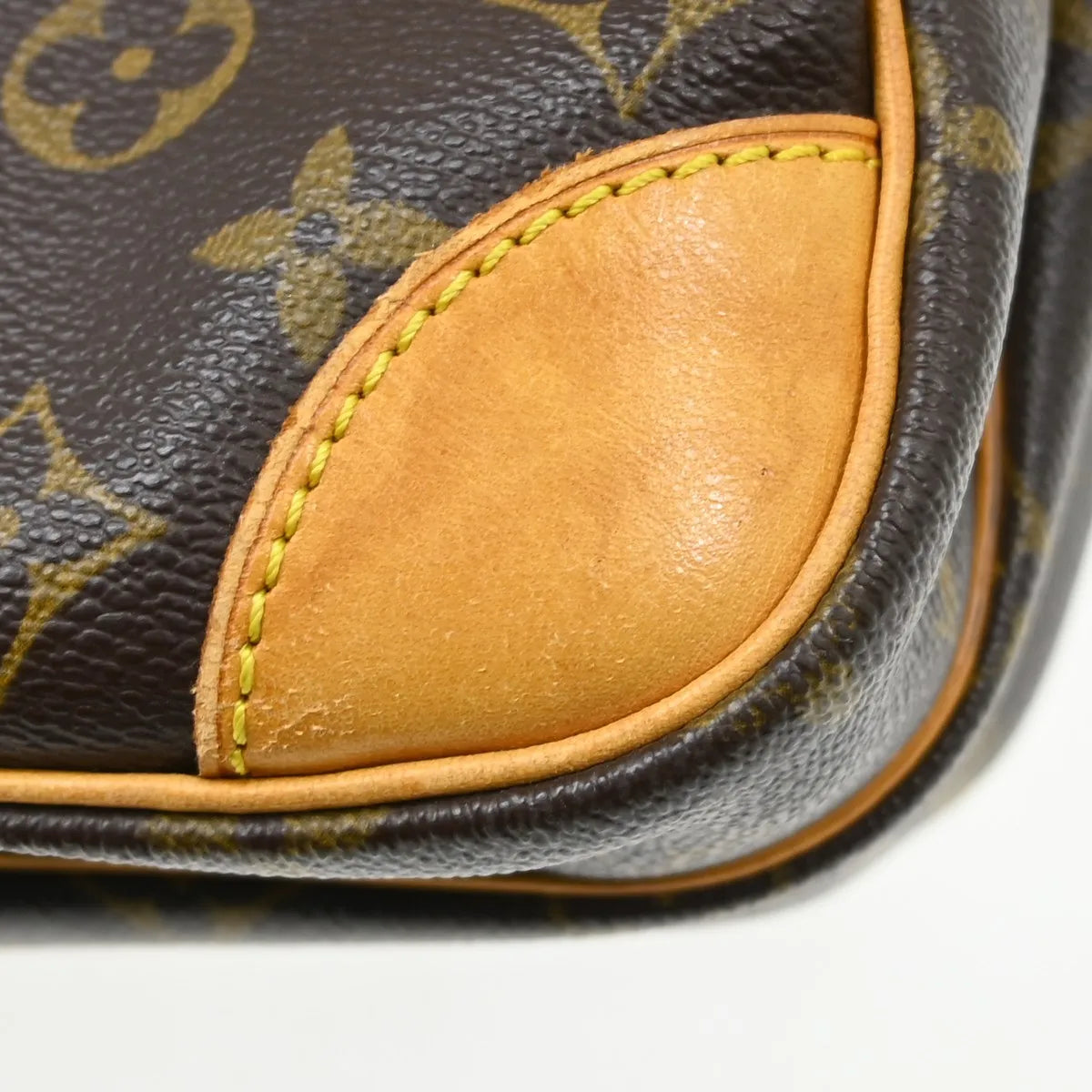 Louis Vuitton Nil Messenger Bag Monogram Canvas Brown Canvas Shoulder Bag Bag (Pre-Owned)
