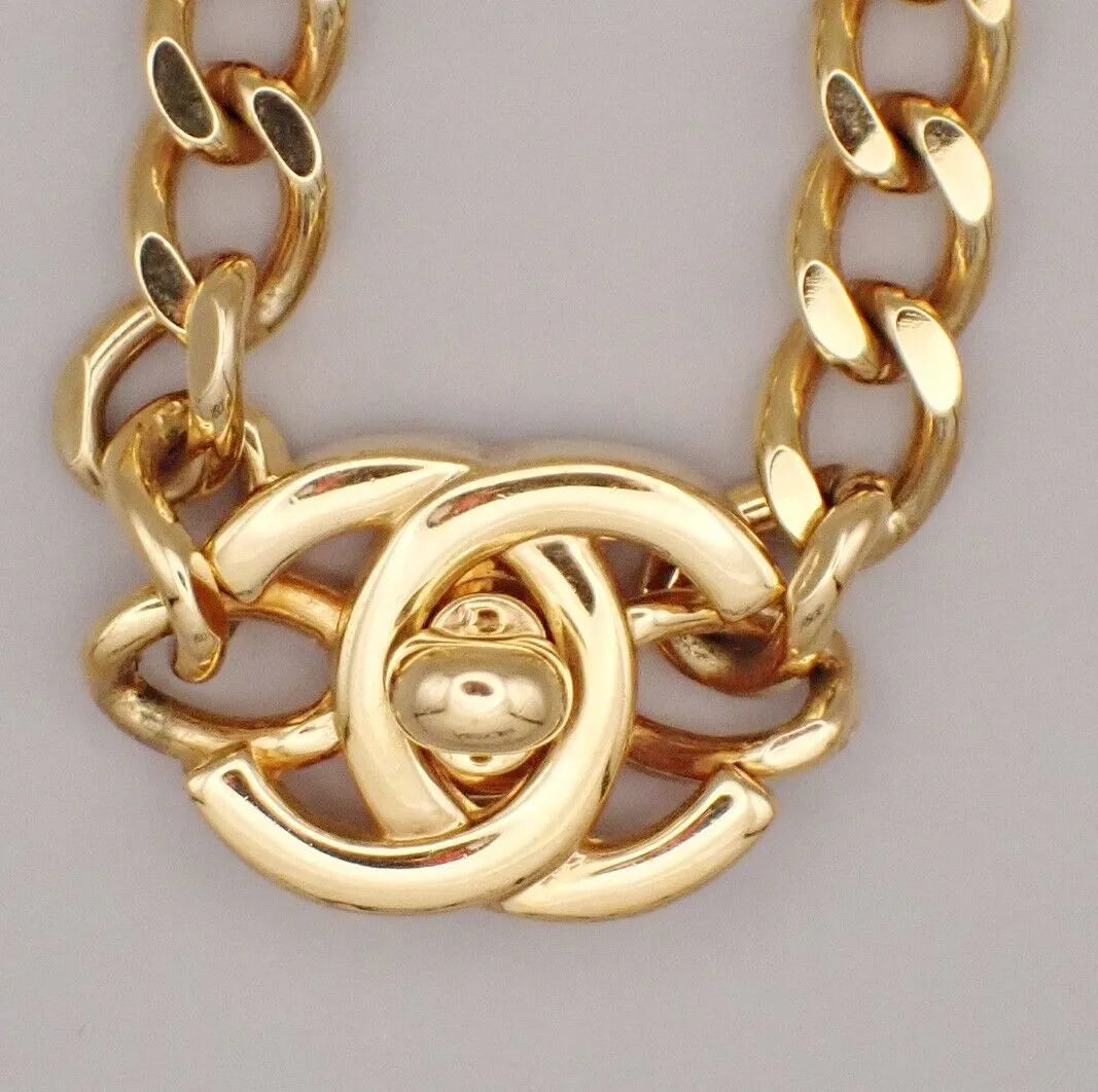 Chanel Vintage Turnlock Reissue Chain Metal Gold Gold_Plated Jewelry (Pre-Owned)