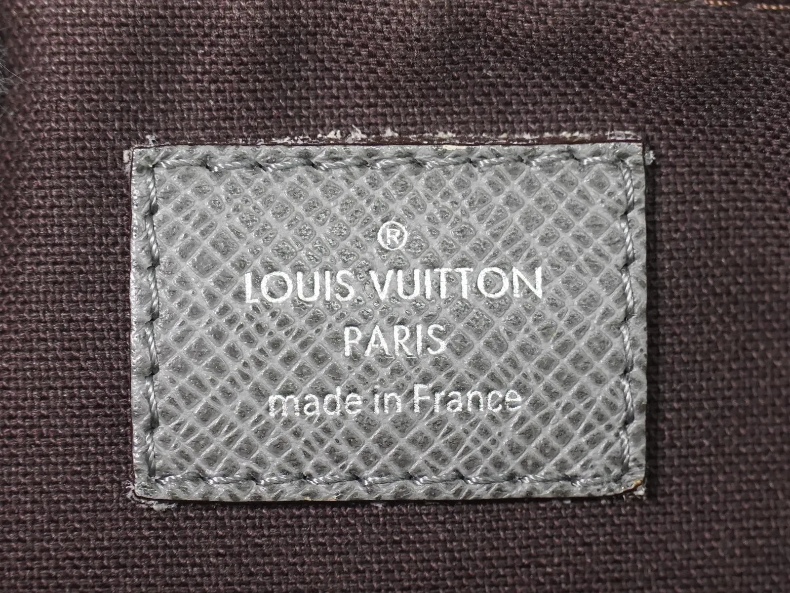 Louis Vuitton Roman Taiga Leather Gray Leather Shoulder Bag Bag (Pre-Owned)