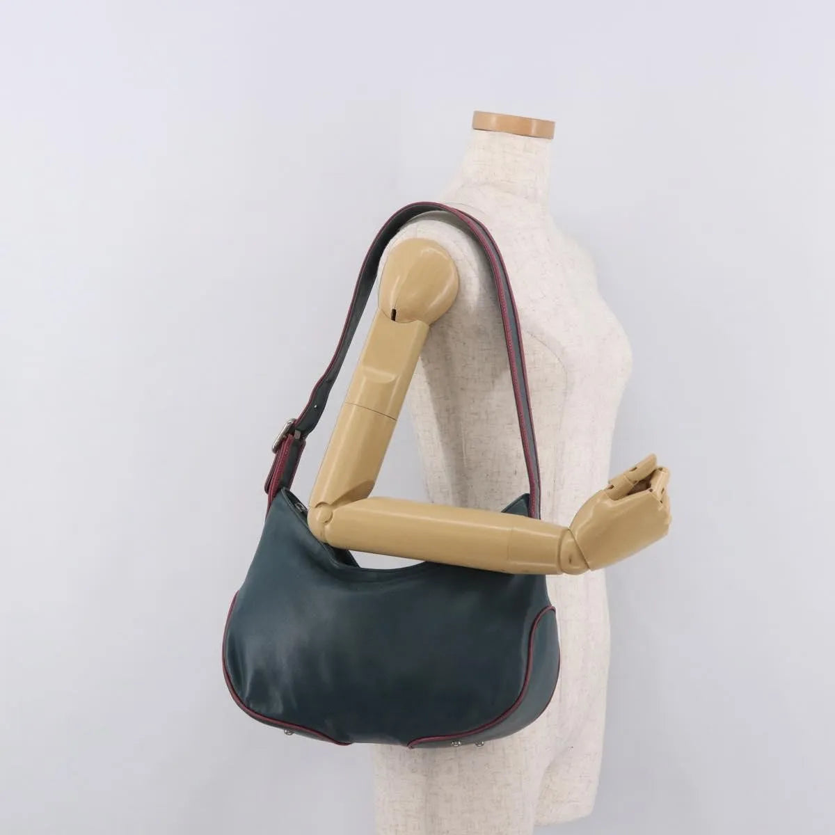 Loewe Vintage Leather Green Leather Shoulder Bag Bag (Pre-Owned)