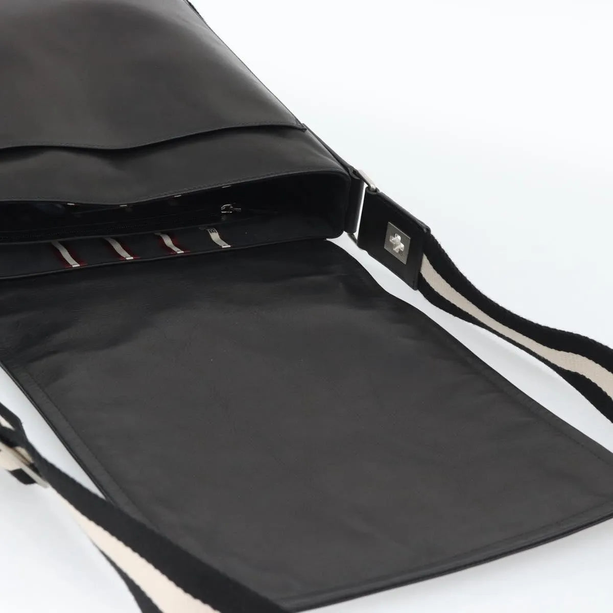 Bally Vintage Leather Black Leather Shoulder Bag Bag (Pre-Owned)