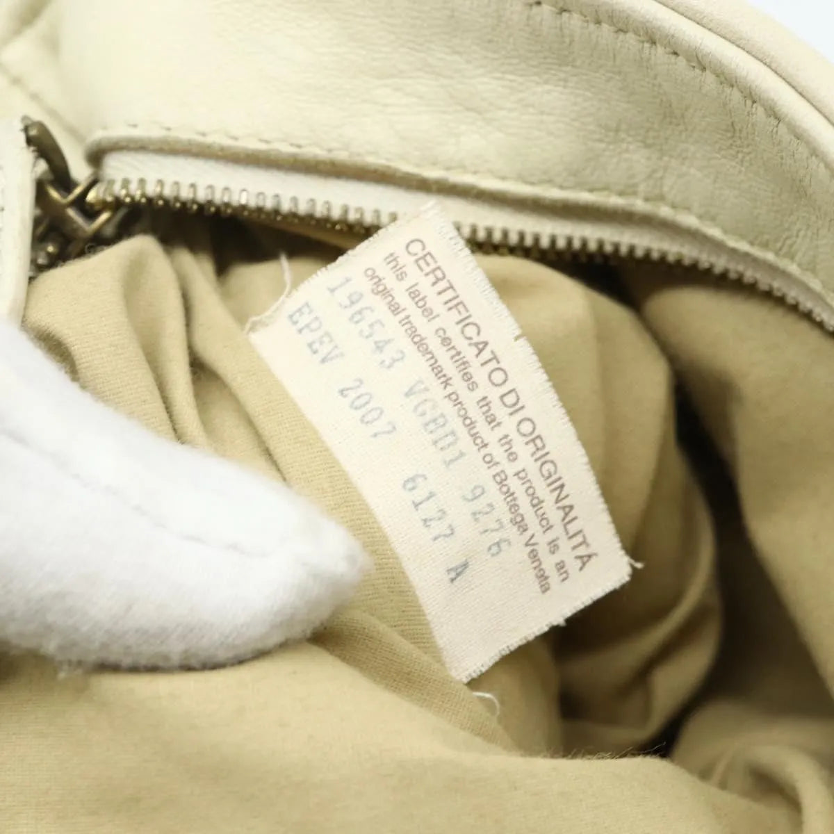Bottega Veneta Intrecciato Clutch Leather White Leather Clutche & Pouche Bag (Pre-Owned)