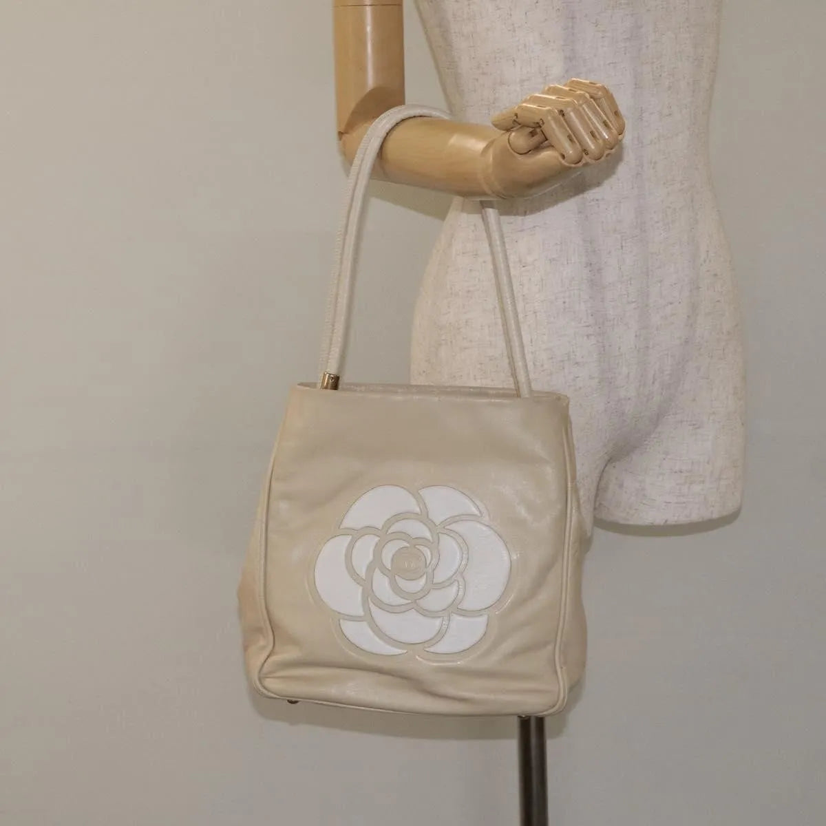 Chanel Camellia Tote Leather Beige Leather Tote Bag Bag (Pre-Owned)