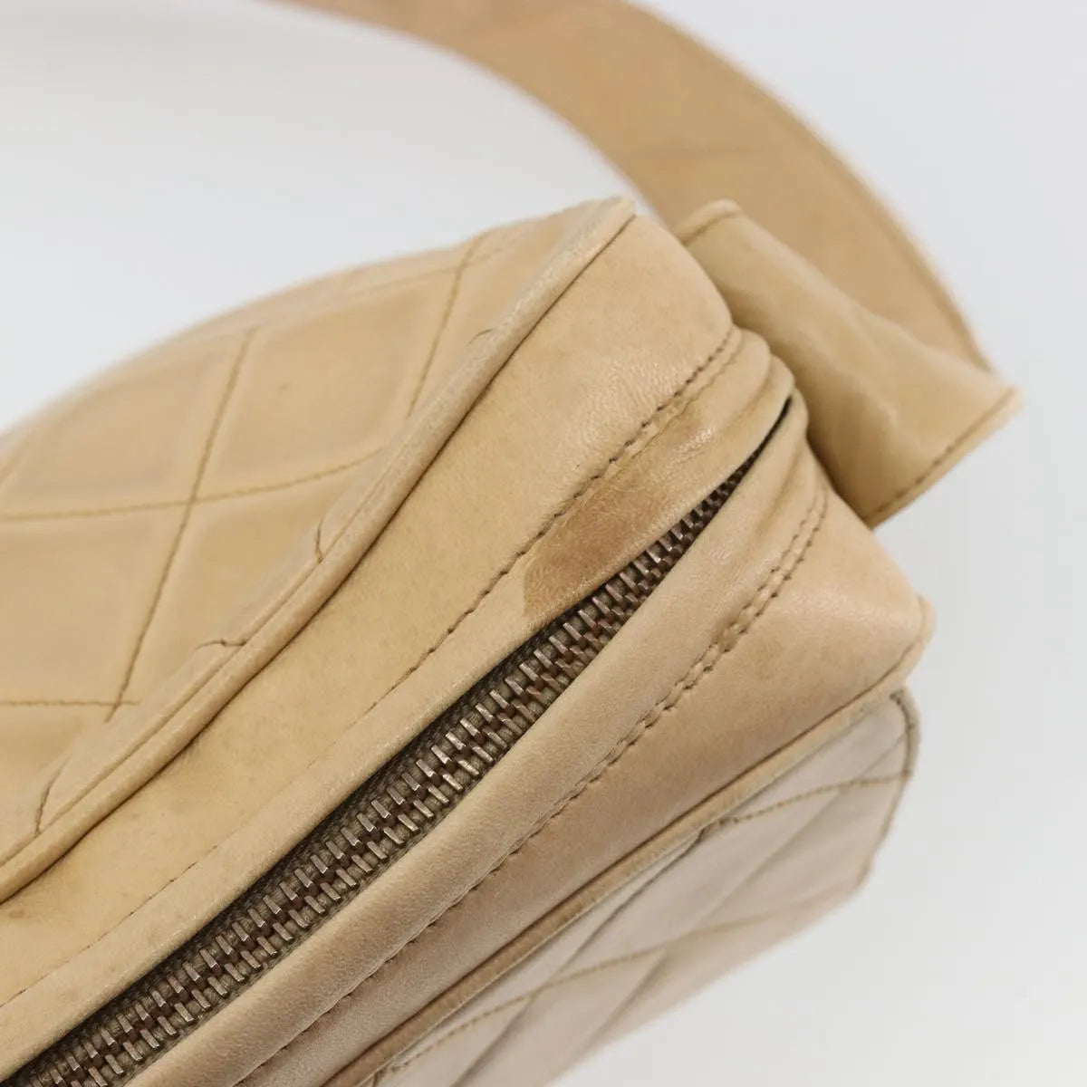 Chanel Vintage Diamond Cc Flap Pocket Quilted Lambskin Beige Leather Shoulder Bag Bag (Pre-Owned)