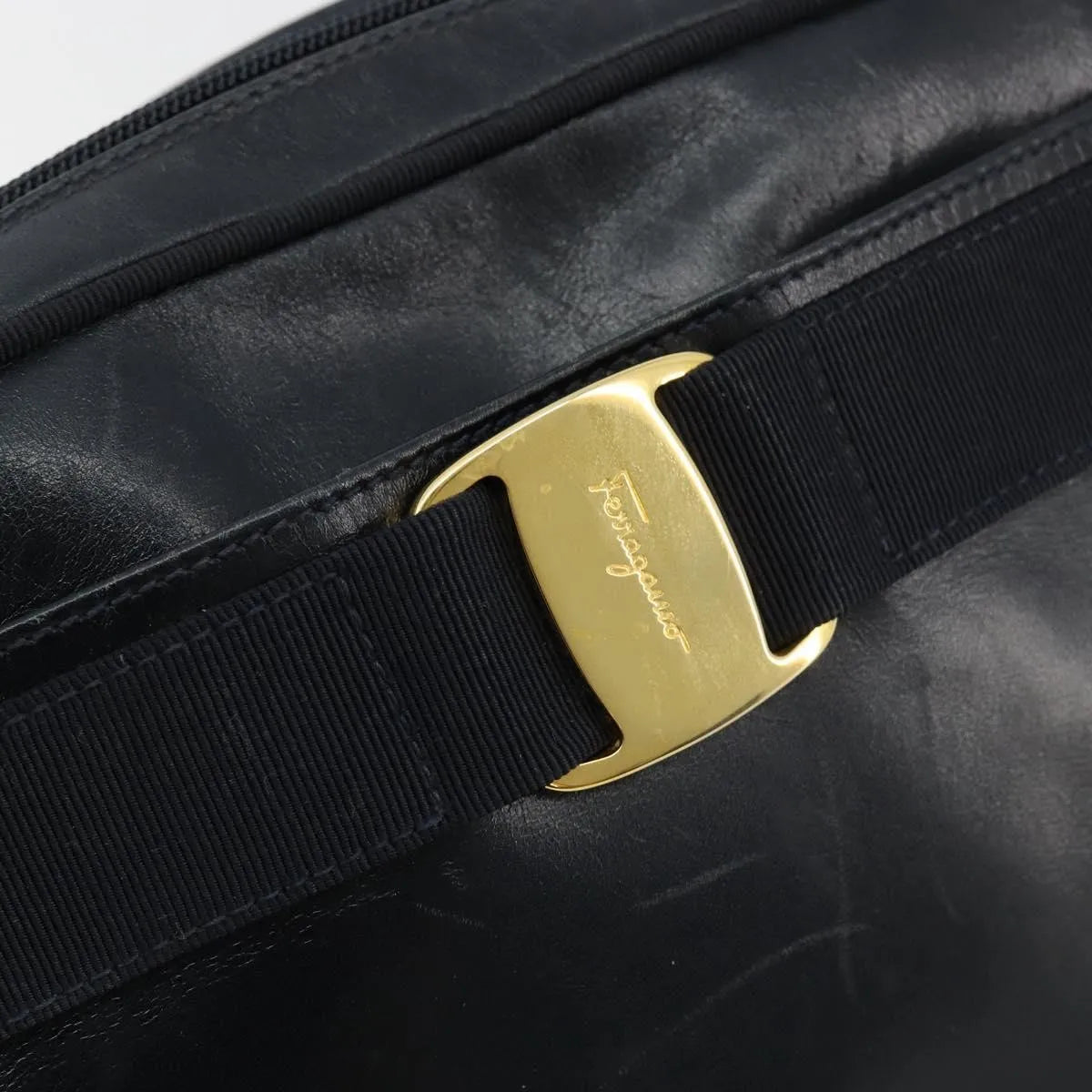 Salvatore Ferragamo Vala Leather Navy Leather Shoulder Bag Bag (Pre-Owned)