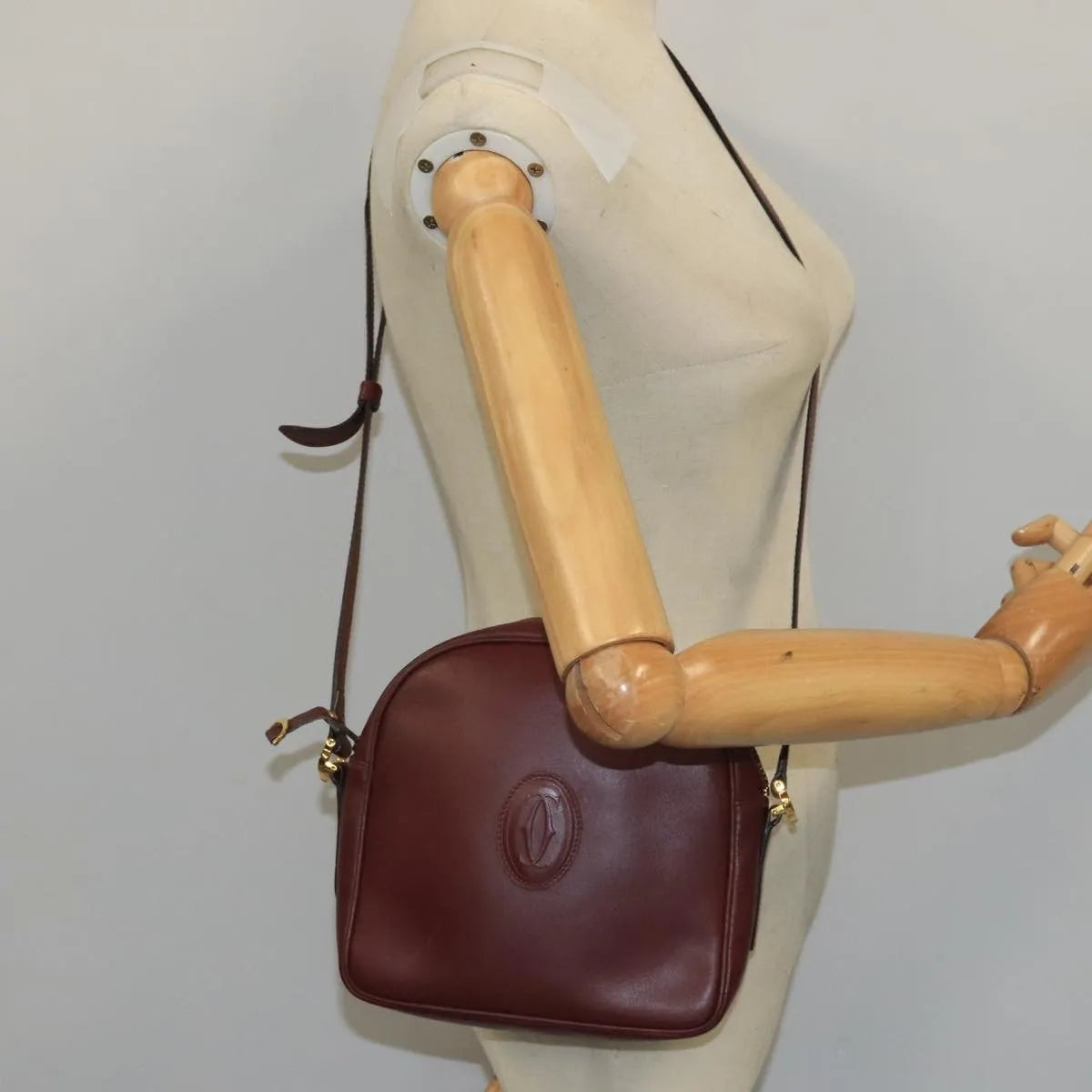 Cartier Must De Cartier Leather Burgundy Leather Shoulder Bag Bag (Pre-Owned)