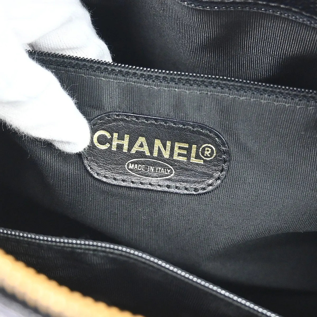 Chanel Vintage Timeless Zip Caviar Black Leather Shoulder Bag Bag (Pre-Owned)