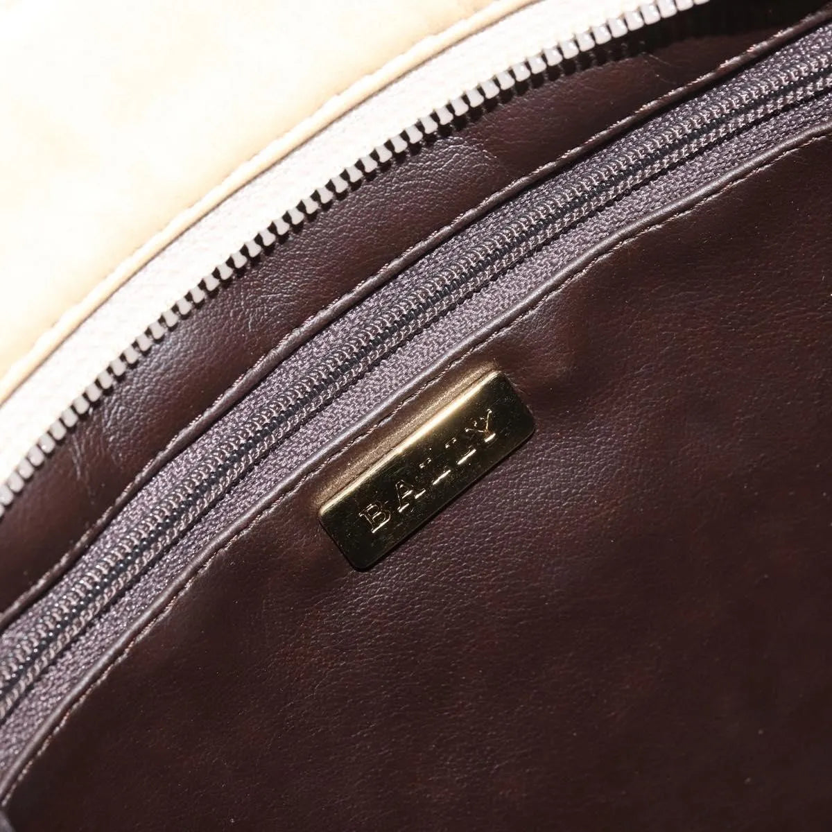 Bally Vintage Chain Quilted Leather Beige Leather Shoulder Bag Bag (Pre-Owned)