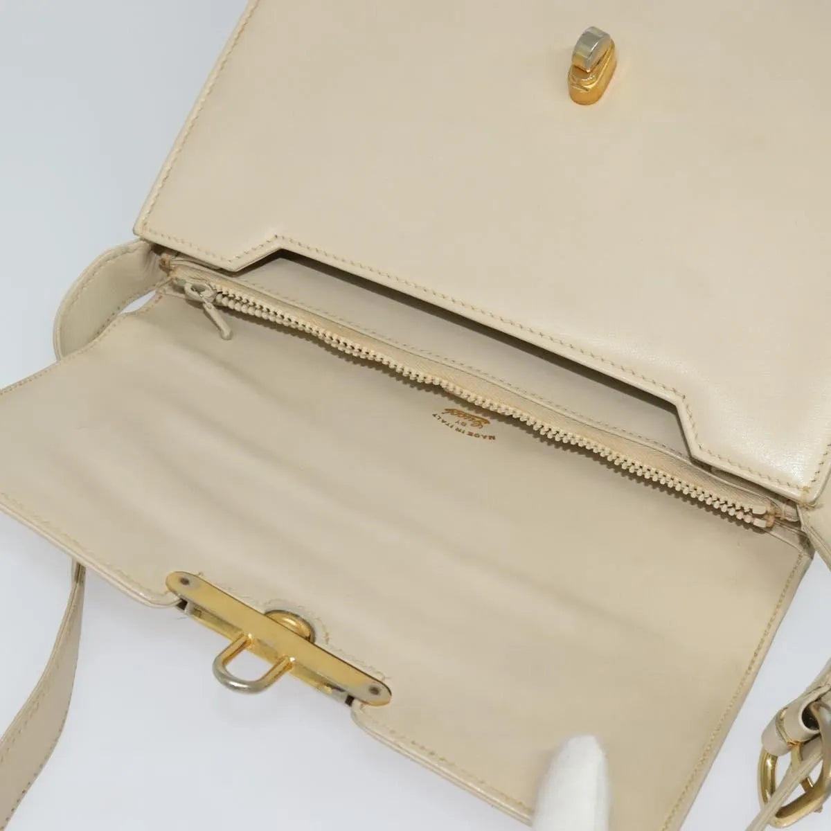 Gucci Vintage Flap Leather Beige Leather Shoulder Bag Bag (Pre-Owned)