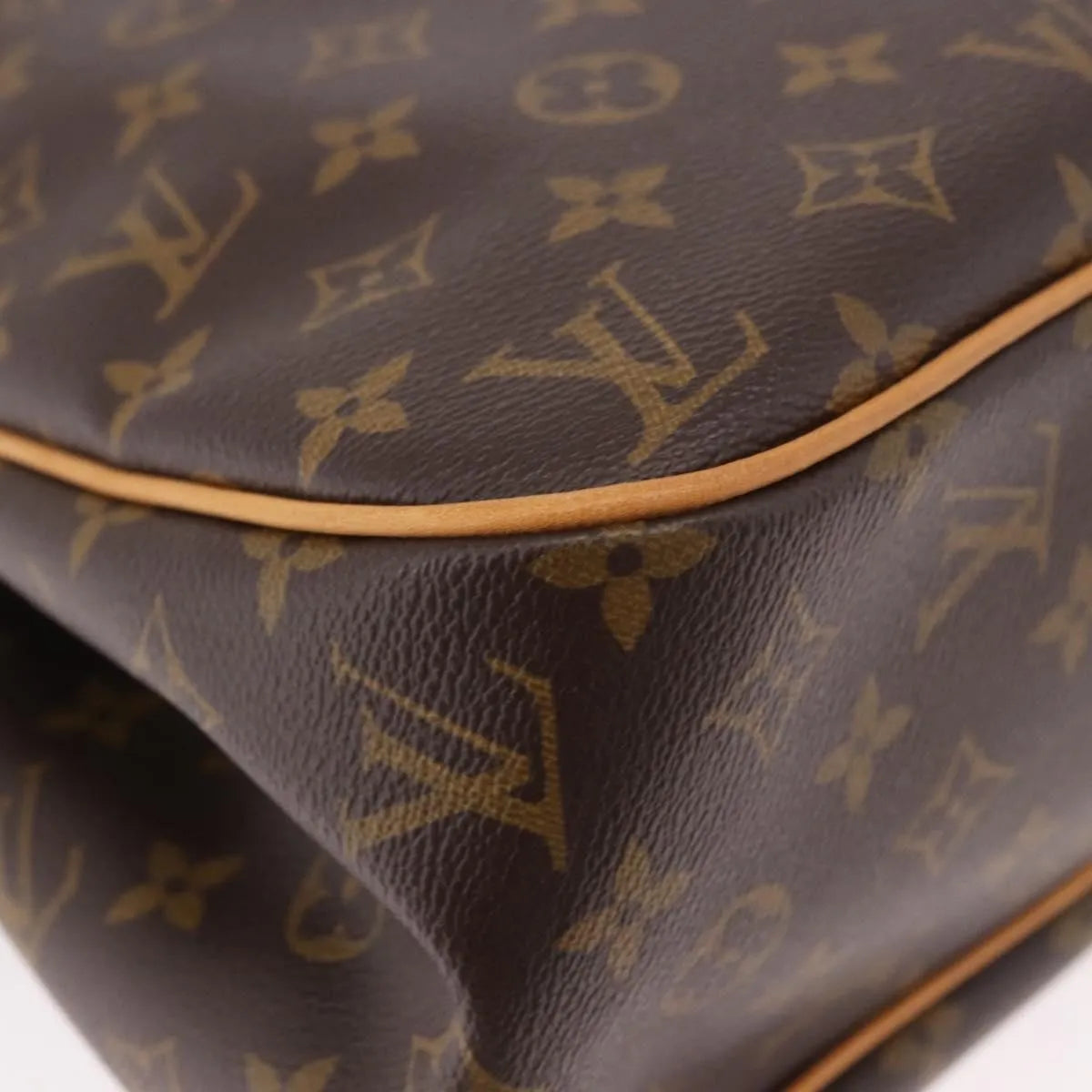 Louis Vuitton Batignolles Monogram Canvas Brown Canvas Shoulder Bag Bag (Pre-Owned)