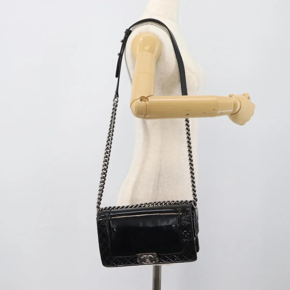 Chanel Boy Flap Patent Leather Black Patent_Leather Shoulder Bag Bag (Pre-Owned)