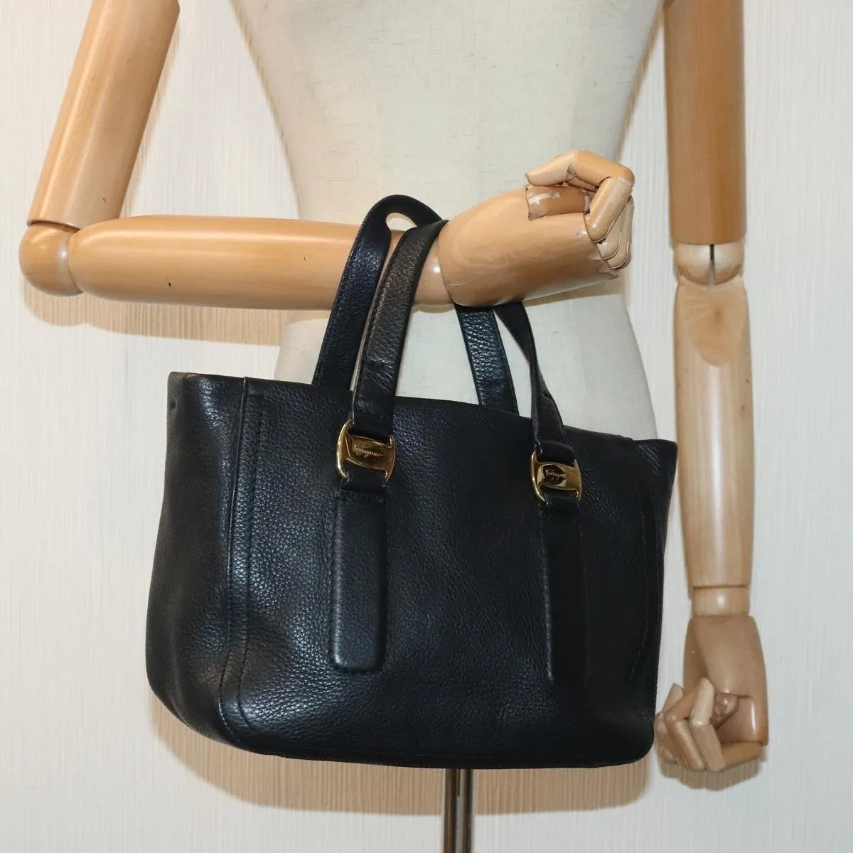Salvatore Ferragamo Vala Leather Black Leather Handbag (Pre-Owned)