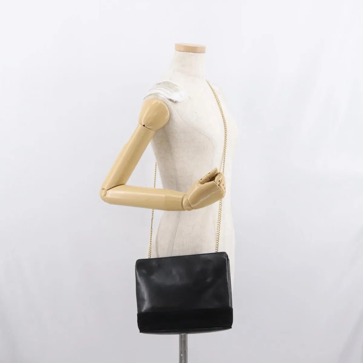 Salvatore Ferragamo Vintage Leather Black Leather Shoulder Bag Bag (Pre-Owned)