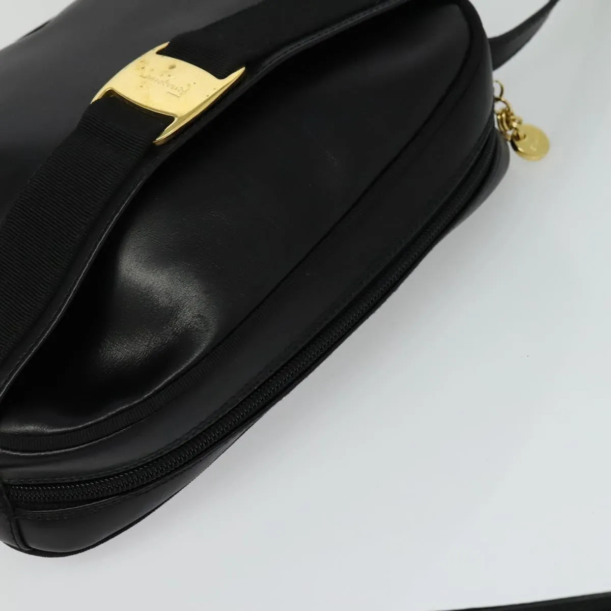 Salvatore Ferragamo Vara Bow Camera Leather Black Leather Shoulder Bag Bag (Pre-Owned)
