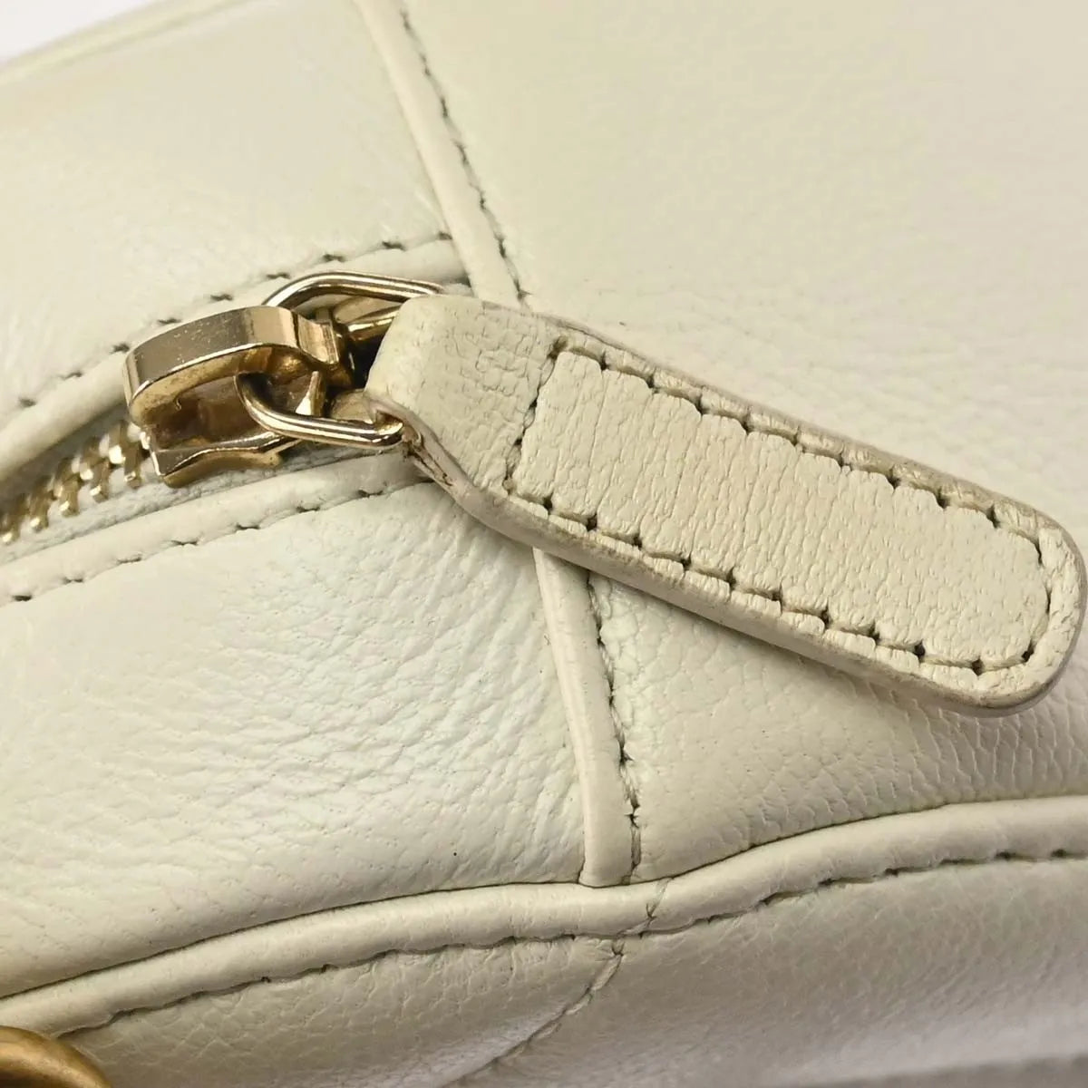 Chanel Round Clutch With Chain Quilted Lambskin White Leather Clutche & Pouche Bag (Pre-Owned)