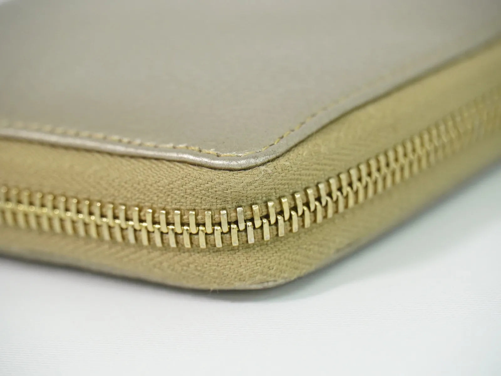 Gucci Bamboo Tassel Zip Leather Gold Leather Wallets Accessory (Pre-Owned)